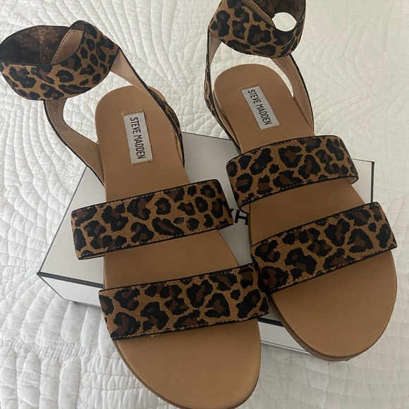 Never worn Steve Madden Sandals - Picture 3 of 3